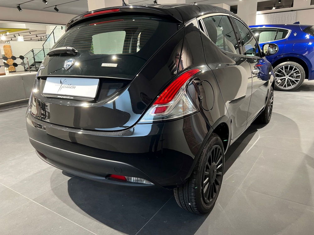 Lancia Ypsilon nuova a Parma (7)