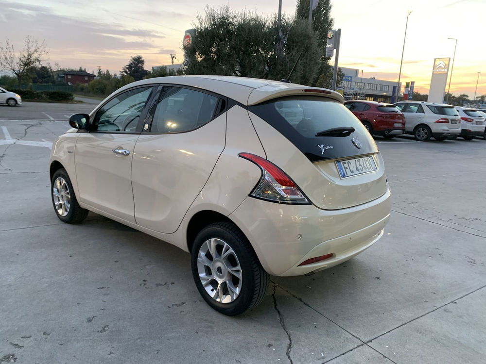 Lancia Ypsilon usata a Parma (5)