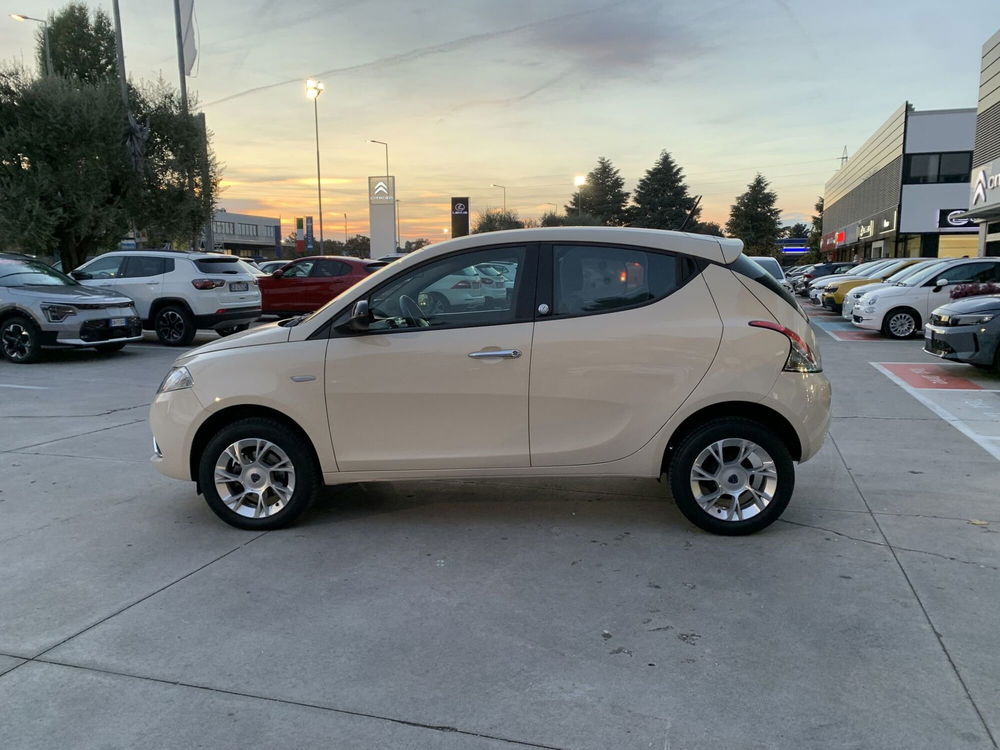 Lancia Ypsilon usata a Parma (6)