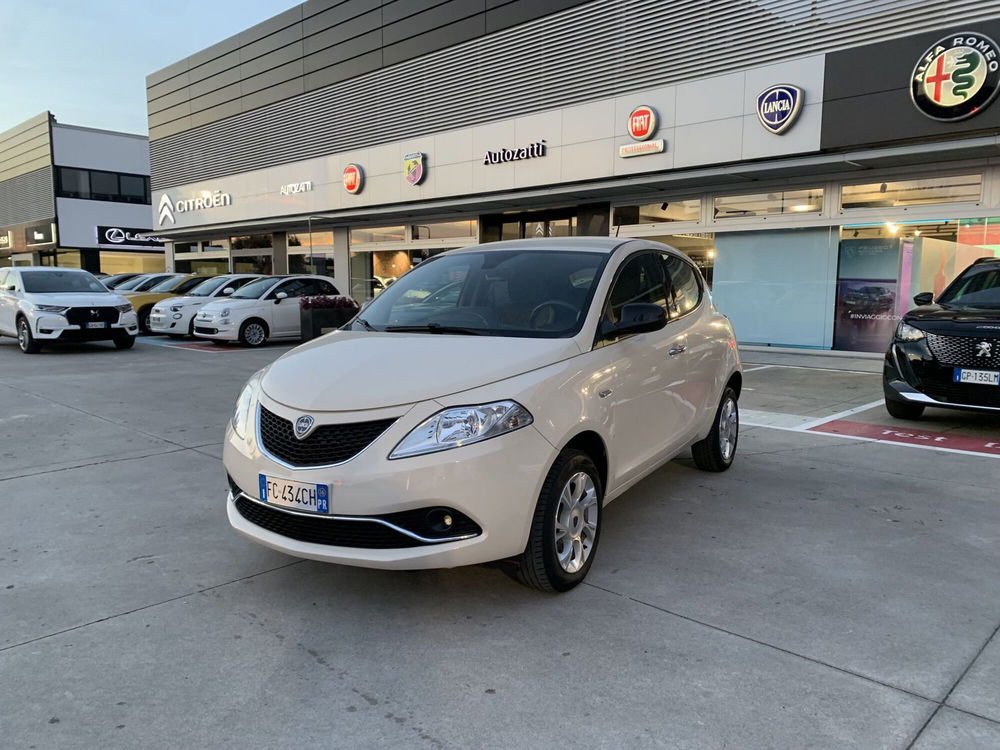 Lancia Ypsilon usata a Parma (7)