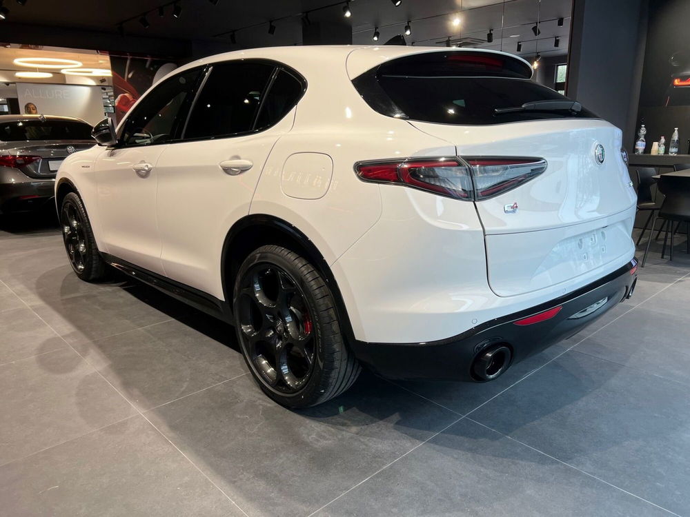 Alfa Romeo Stelvio nuova a Parma (6)