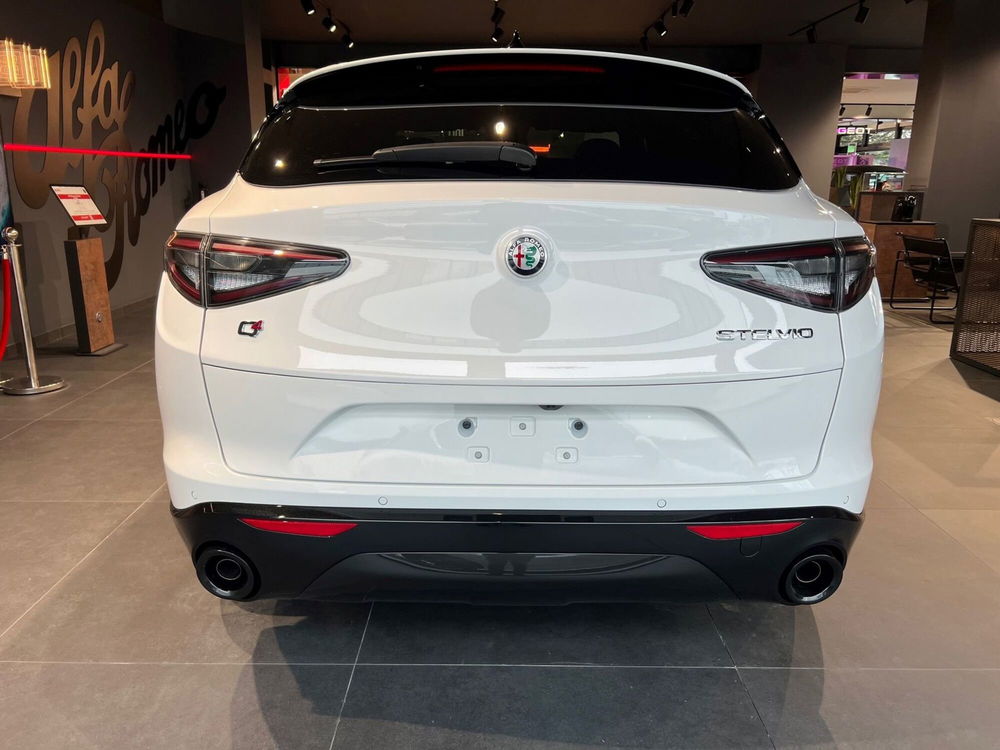 Alfa Romeo Stelvio nuova a Parma (7)