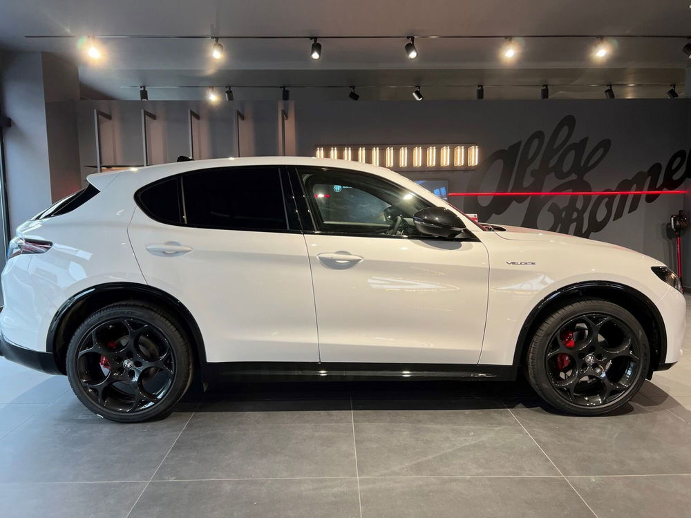 Alfa Romeo Stelvio nuova a Parma (9)