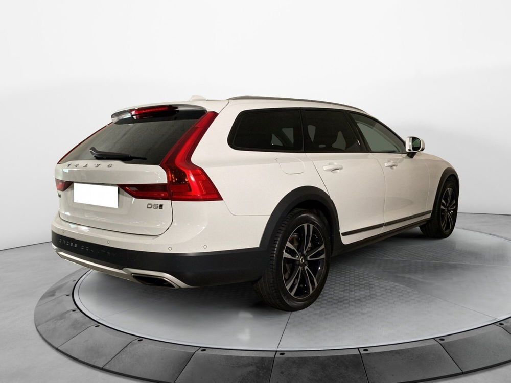 Volvo V90 Cross Country usata a Varese (6)