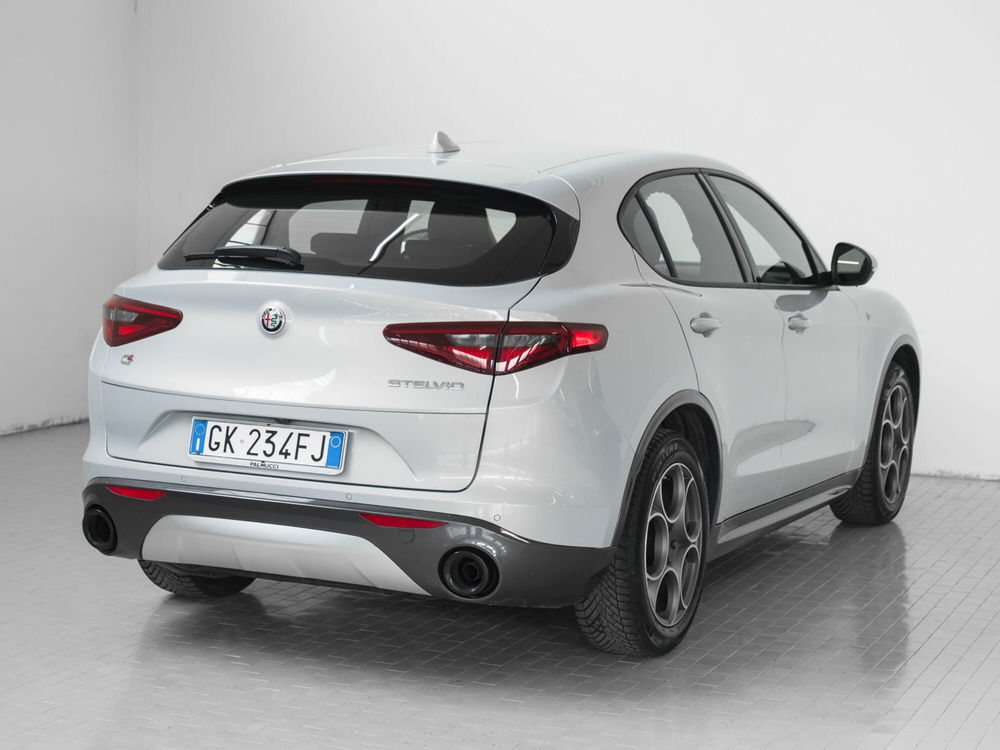 Alfa Romeo Stelvio usata a Prato (4)