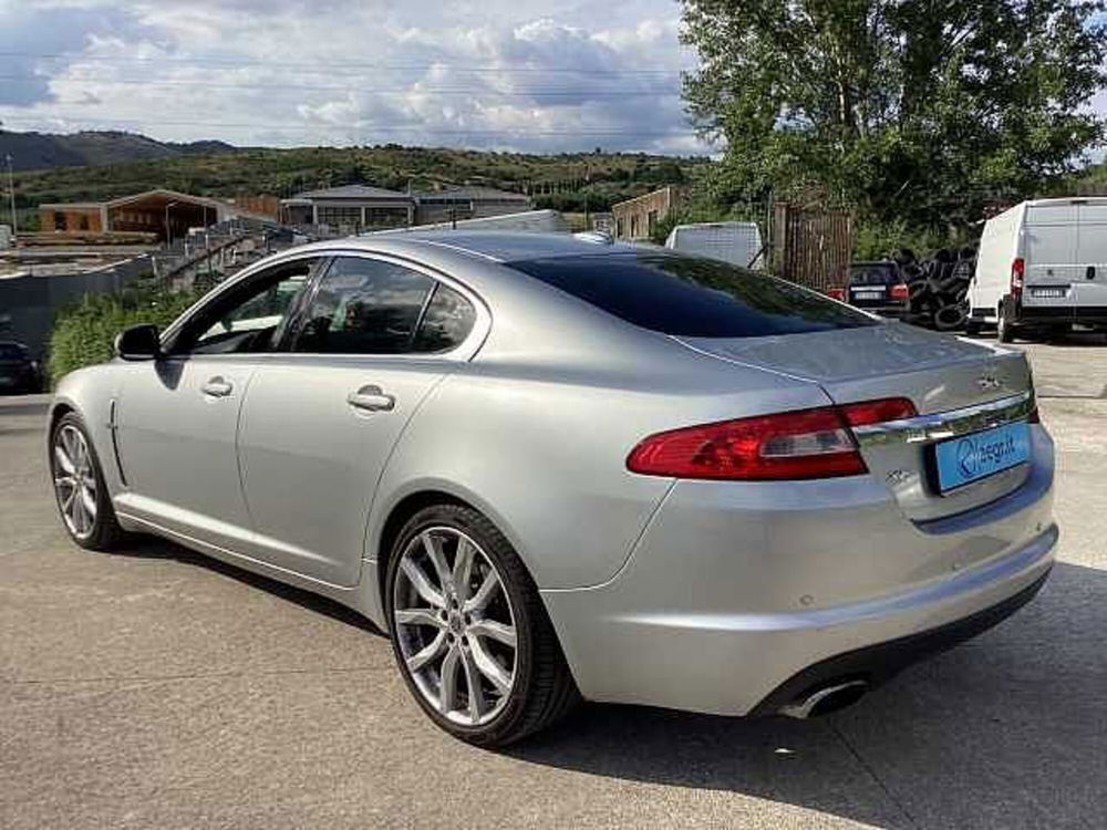 Jaguar XF usata a Roma (7)