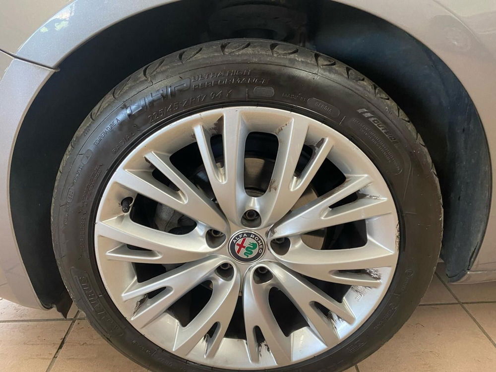 Alfa Romeo Giulietta usata a Arezzo (10)