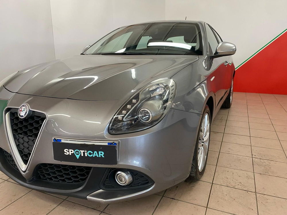 Alfa Romeo Giulietta usata a Arezzo (7)