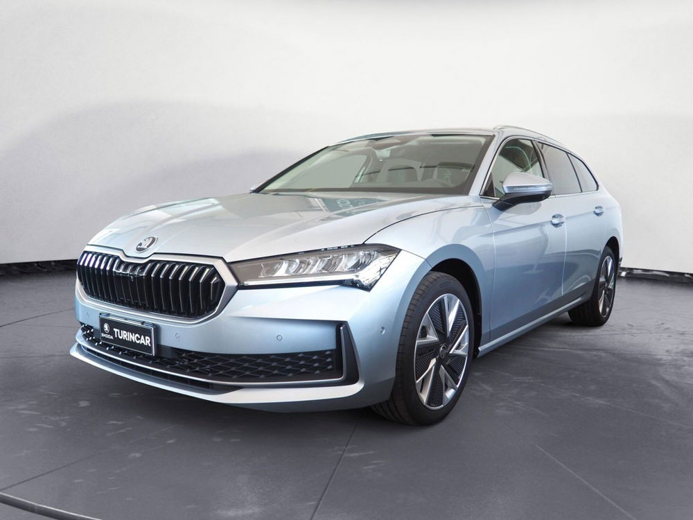 Skoda Superb Station Wagon nuova a Torino (2)