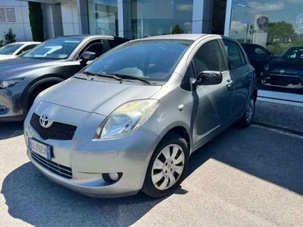 Toyota Yaris usata a Lucca