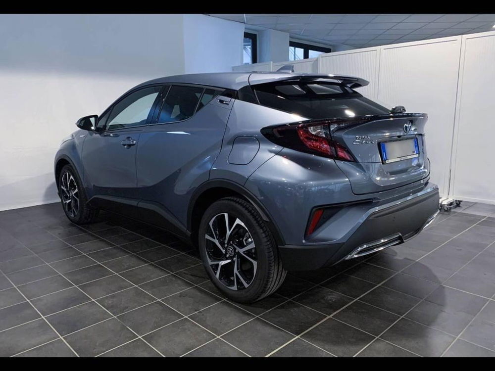 Toyota Toyota C-HR nuova a Torino (2)