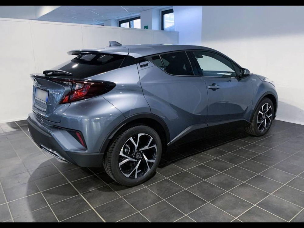 Toyota Toyota C-HR nuova a Torino (3)