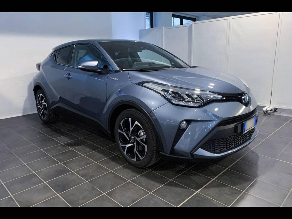 Toyota Toyota C-HR nuova a Torino (4)