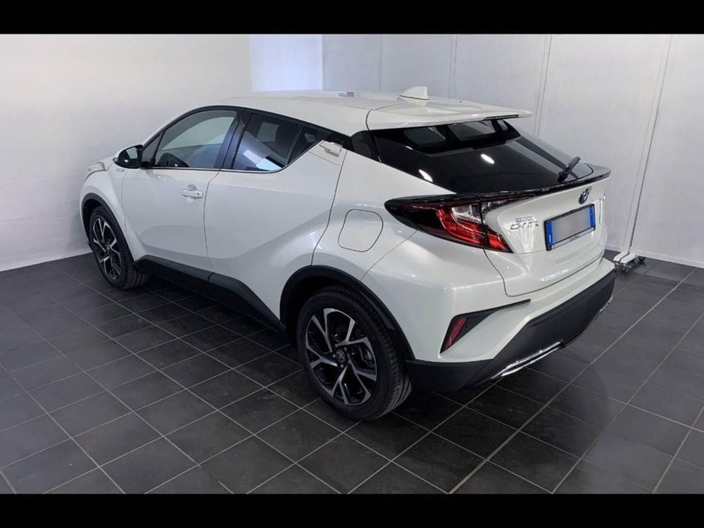 Toyota Toyota C-HR nuova a Torino (2)