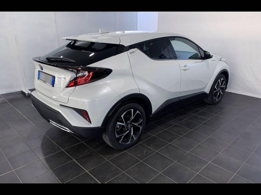 Toyota Toyota C-HR nuova a Torino (3)