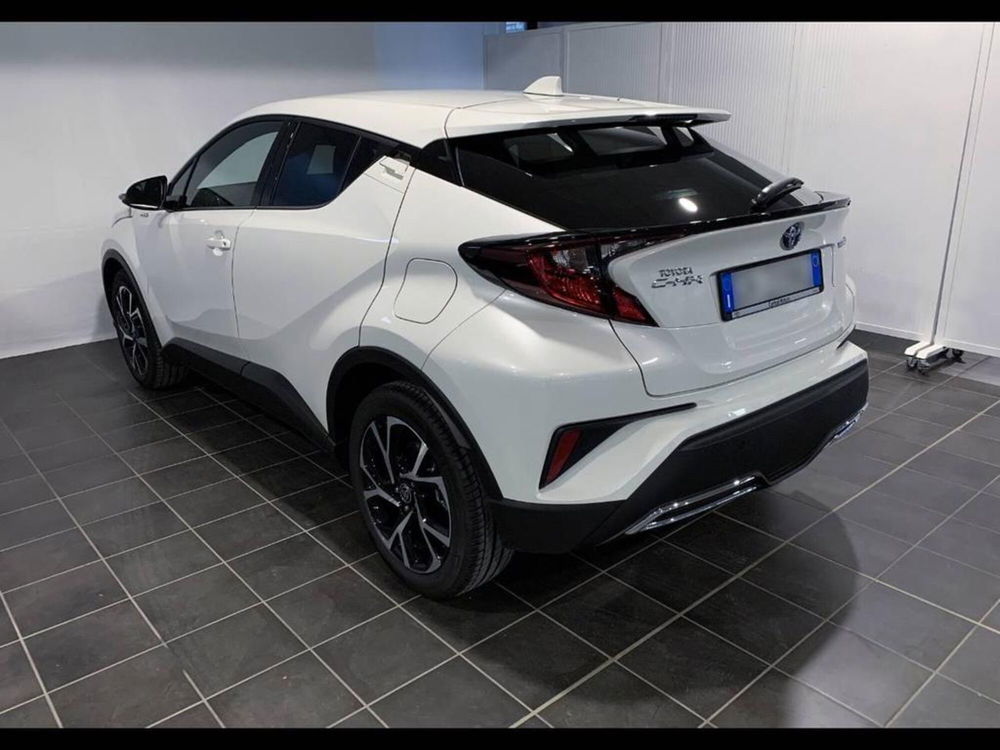 Toyota Toyota C-HR nuova a Torino (2)