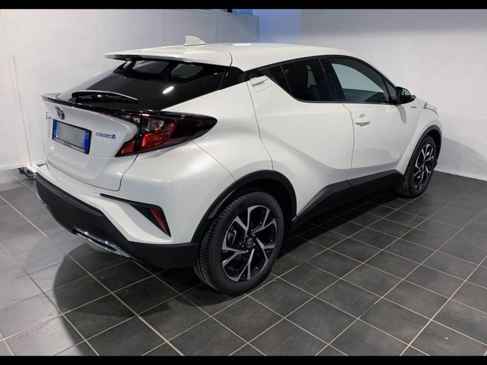 Toyota Toyota C-HR nuova a Torino (3)