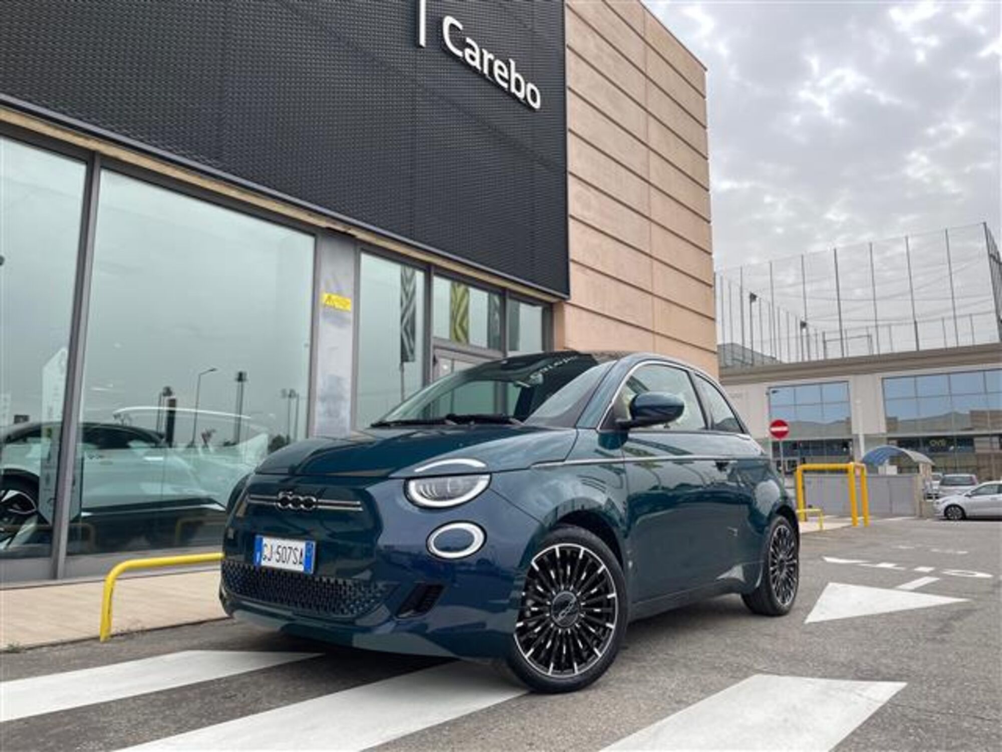 Fiat 500e 42 kWh La Prima del 2022 usata a Parma