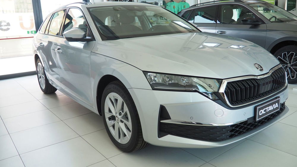 Skoda Octavia Station Wagon nuova a Torino (5)