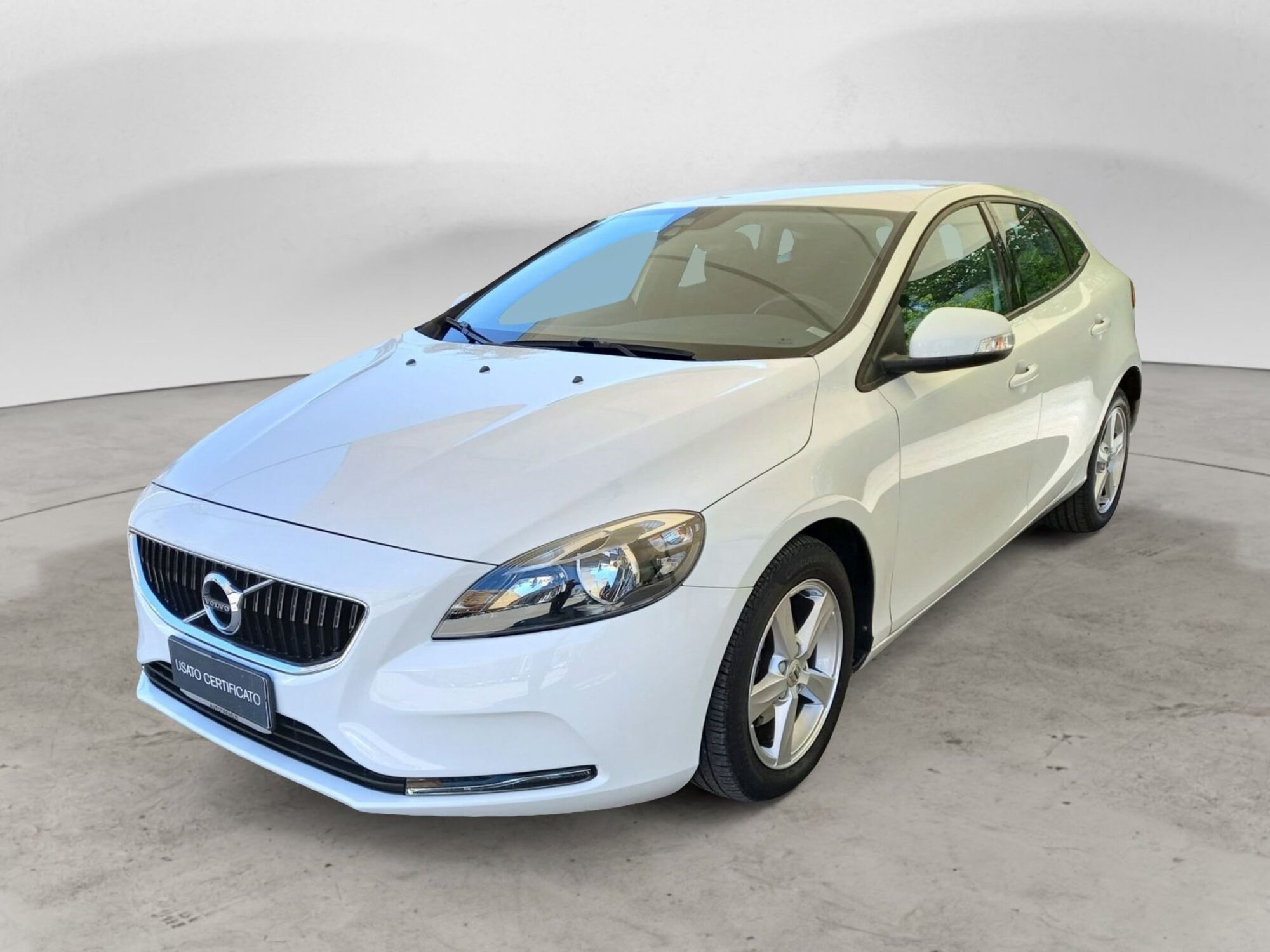 Volvo V40 D2 Kinetic N1  del 2017 usata a Bari