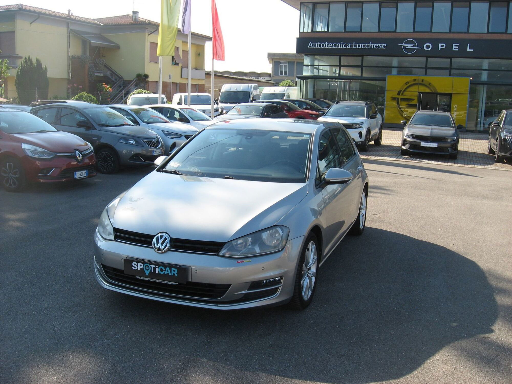 Volkswagen Golf 2.0 TDI 5p. Highline BlueMotion Technology  del 2013 usata a Lucca