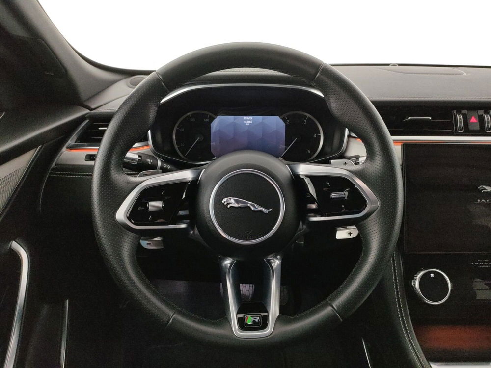 Jaguar F-Pace usata a Milano (13)