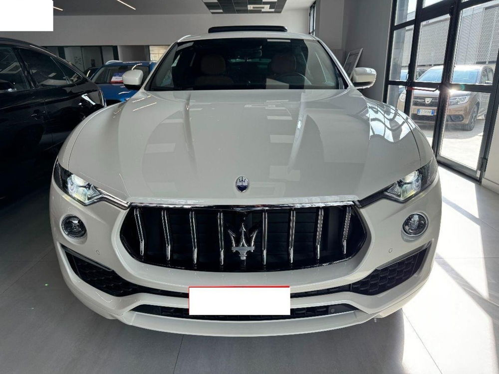 Maserati Levante nuova a Salerno (2)