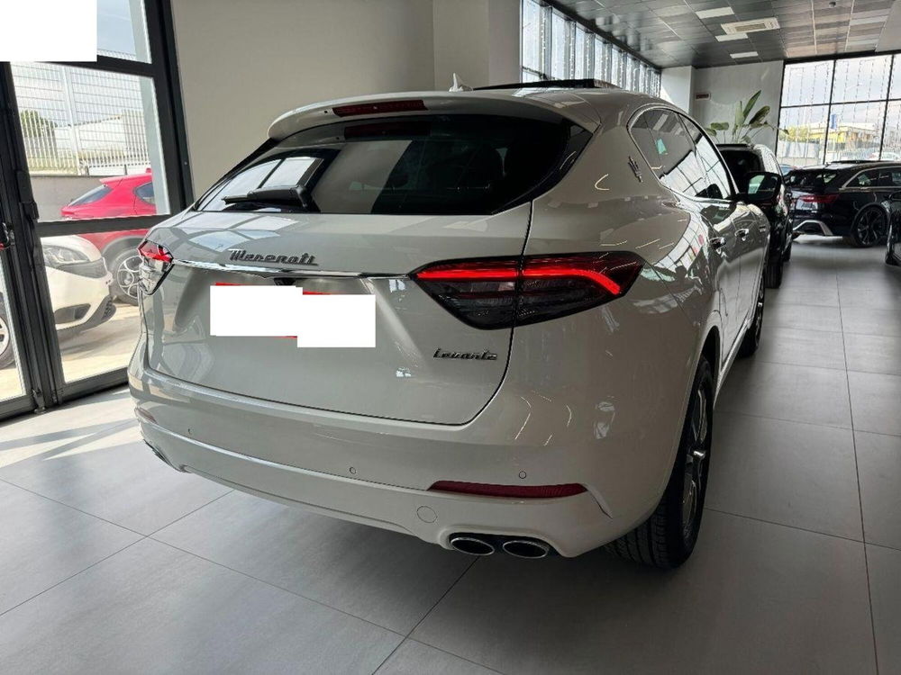 Maserati Levante nuova a Salerno (4)