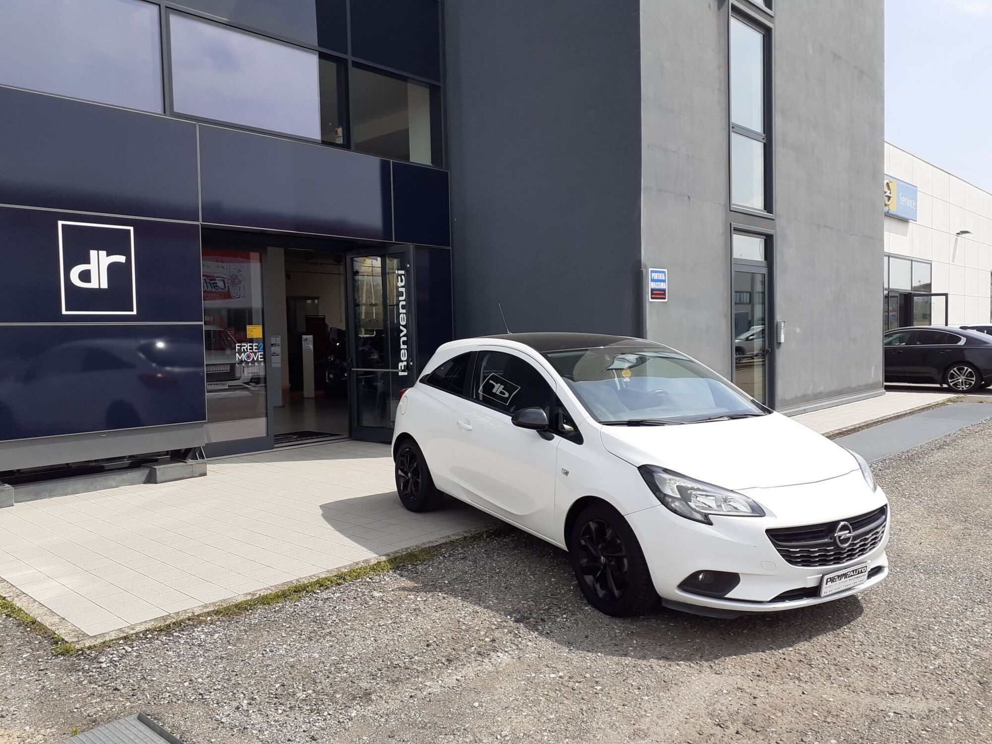 Opel Corsa Coup&eacute; 1.2 b-Color del 2016 usata a Piacenza