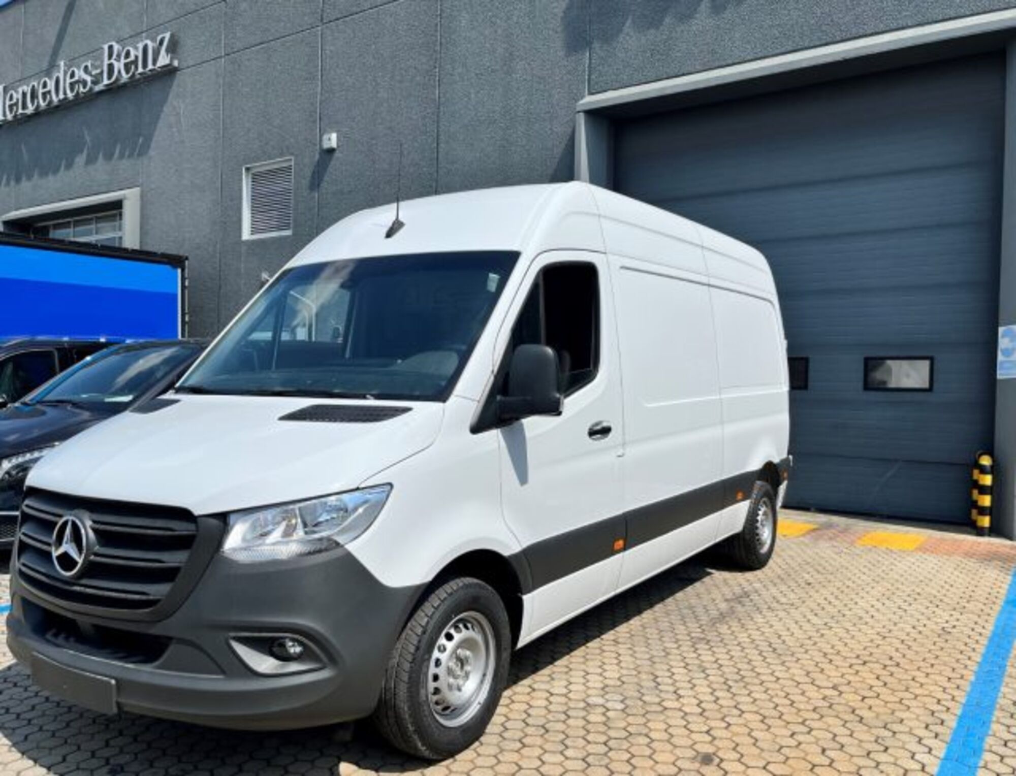 Mercedes-Benz Sprinter F37/35 317 CDI F RWD TA Furgone nuova a Filago