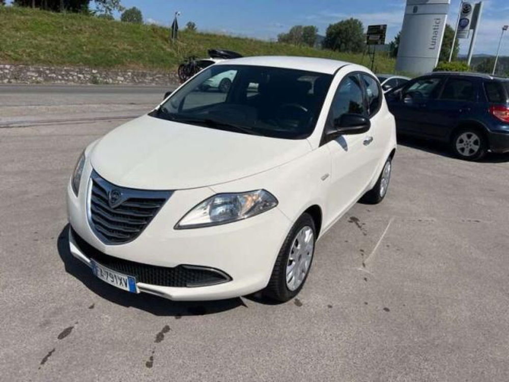 Lancia Ypsilon usata a Lucca