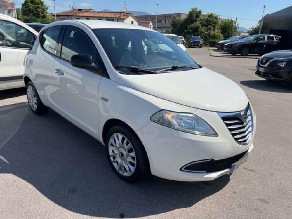 Lancia Ypsilon usata a Lucca (5)