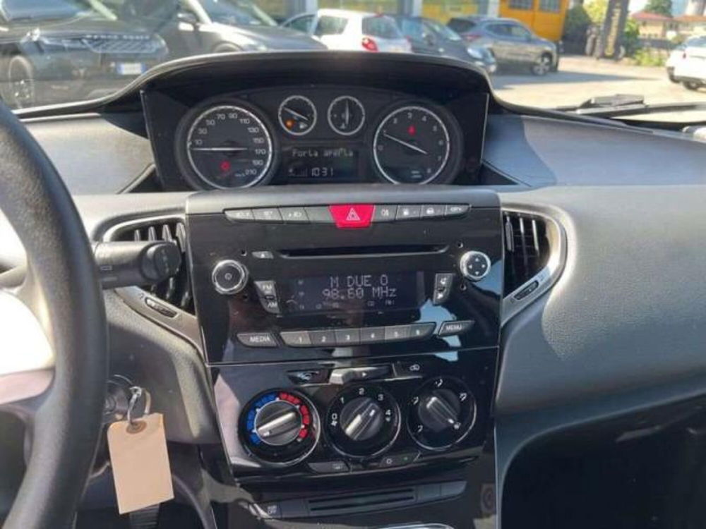 Lancia Ypsilon usata a Lucca (8)