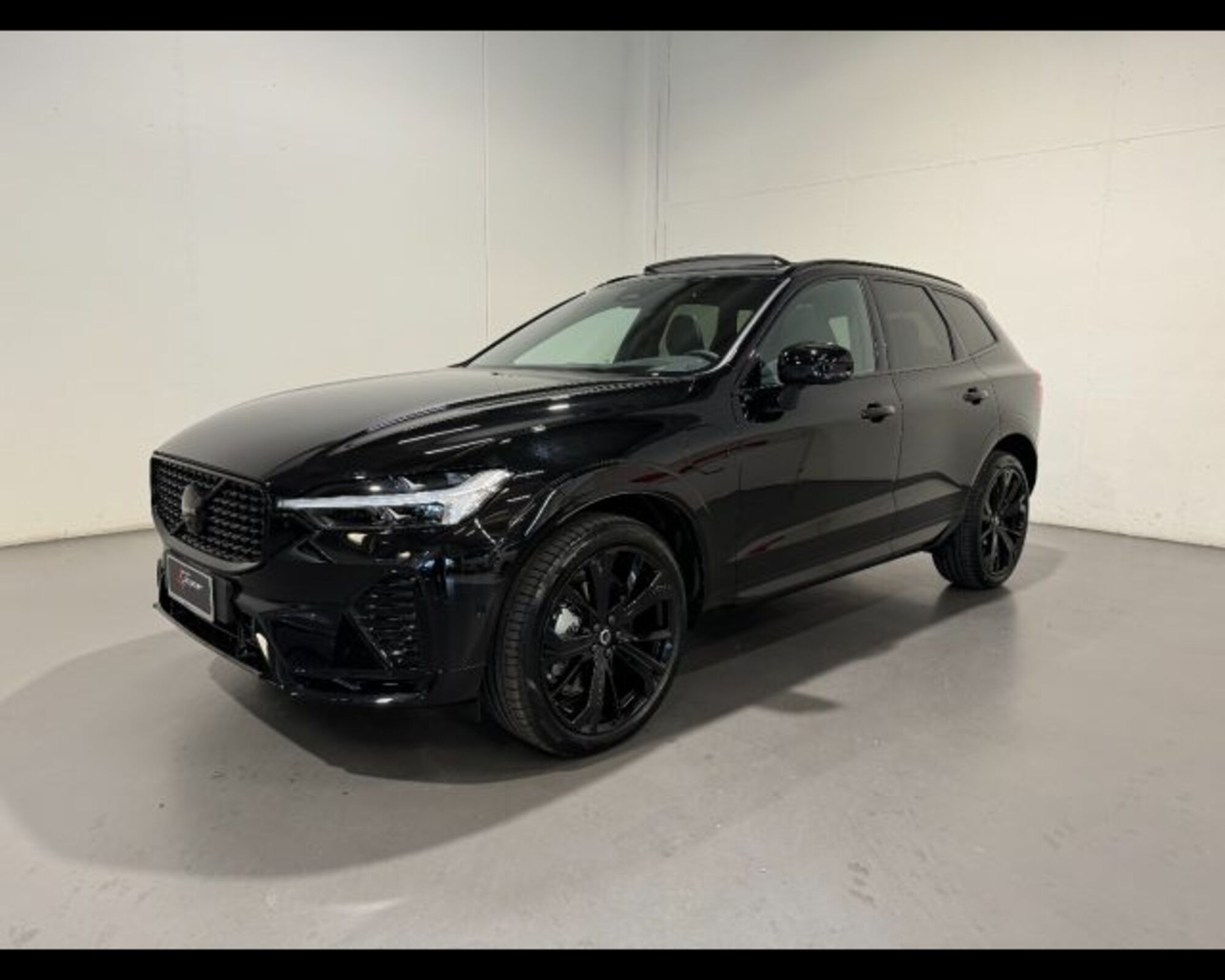 Volvo XC60 2.0 t6 phev Ultra Black Edition awd auto nuova a Conegliano