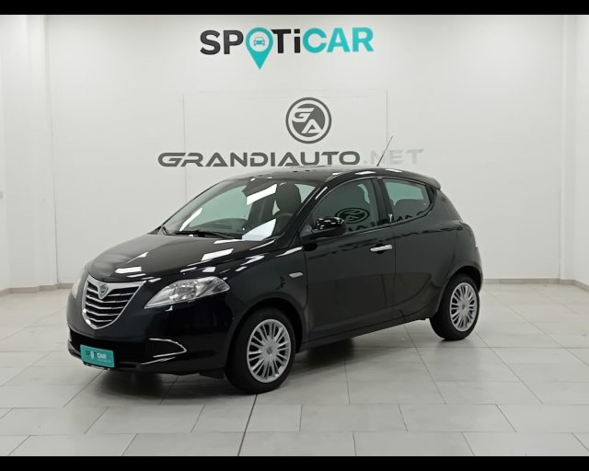 Lancia Ypsilon 1.2 69 CV 5 porte Platinum  del 2011 usata a Alessandria