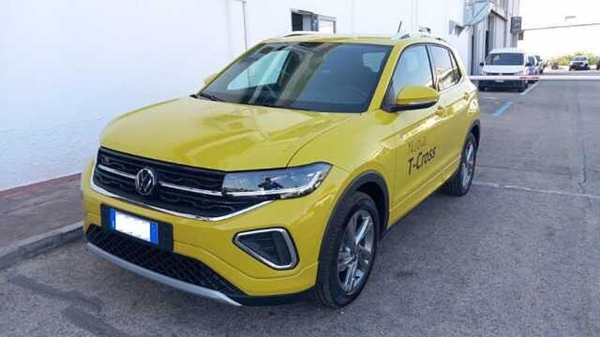 Volkswagen T-Cross 1.0 tsi R-Line 115cv del 2024 usata a Barletta