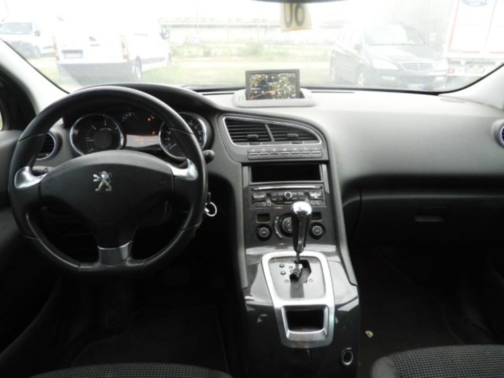 Peugeot 5008 usata a Caserta (5)