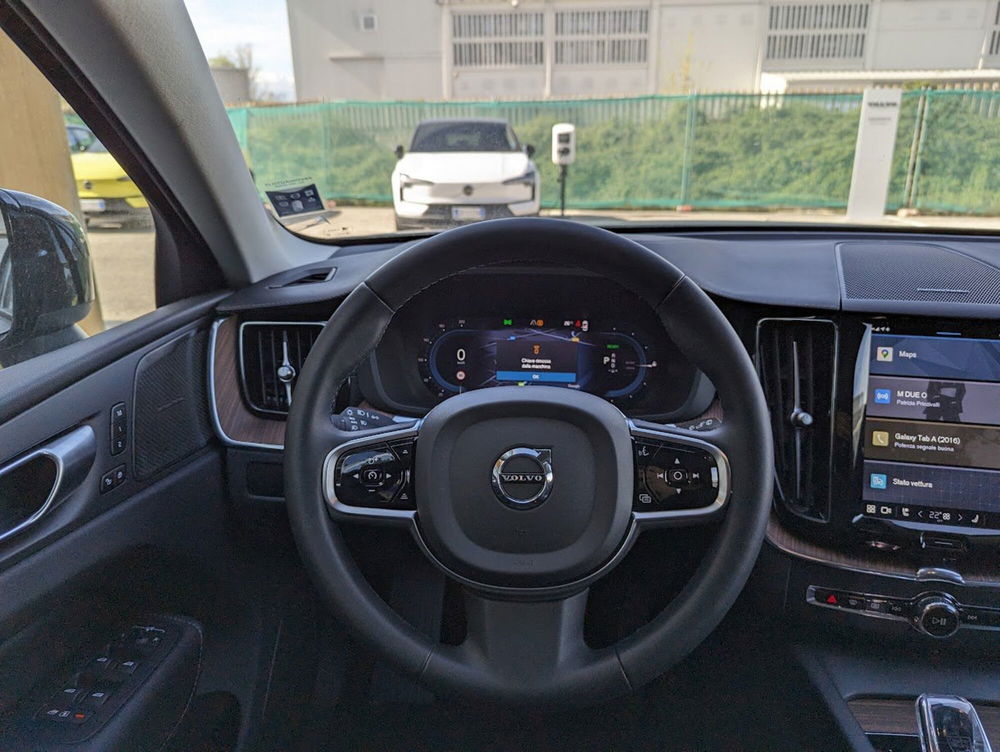 Volvo XC60 nuova a Pescara (19)