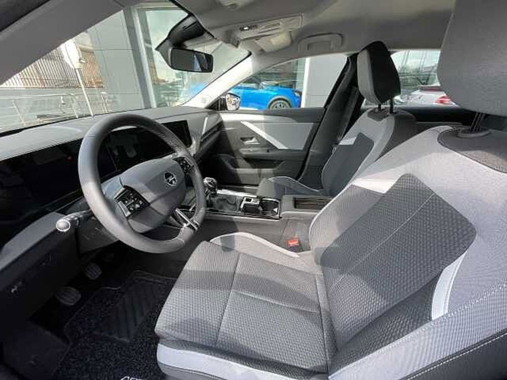 Opel Astra nuova a Vibo Valentia (9)