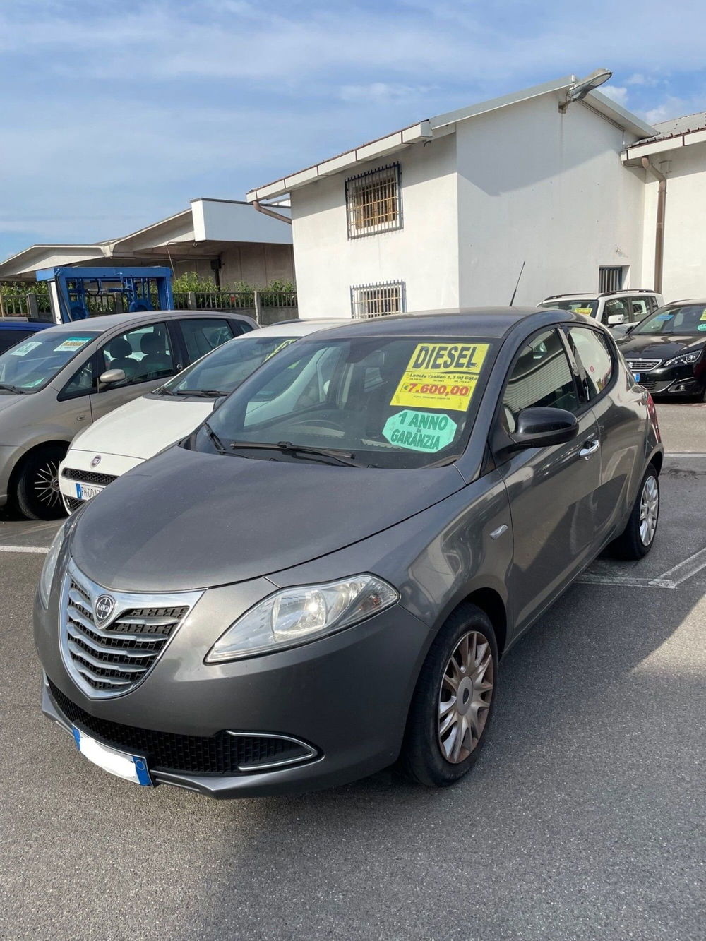 Lancia Ypsilon usata a Lucca