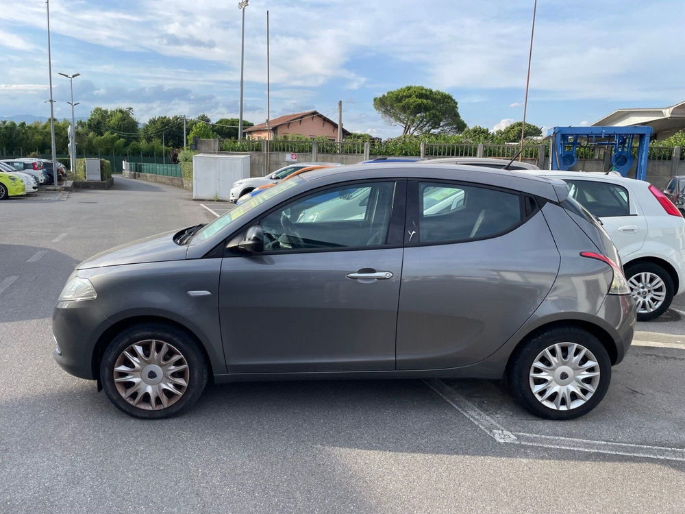 Lancia Ypsilon usata a Lucca (4)