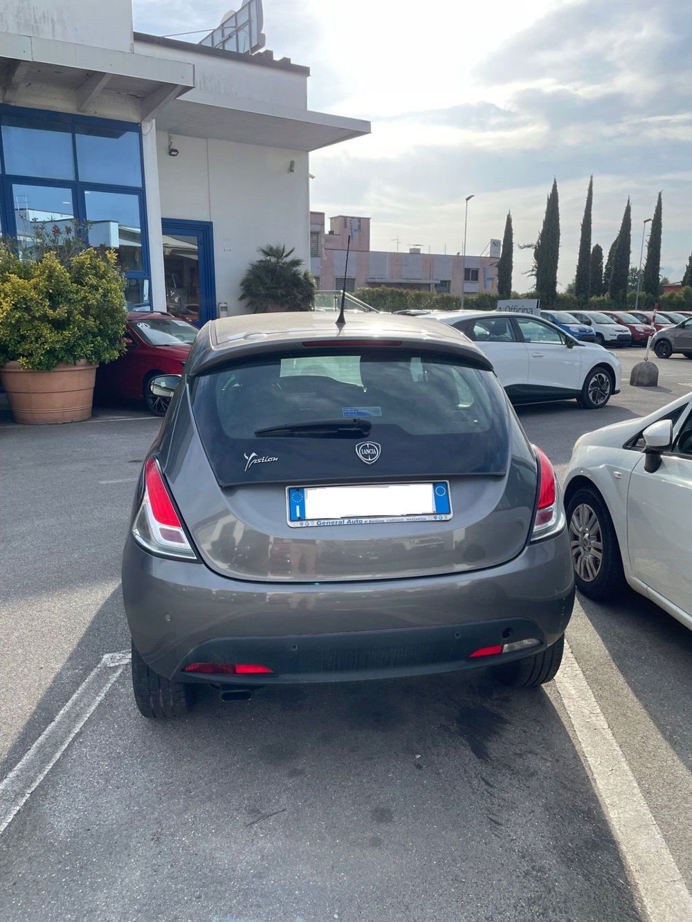 Lancia Ypsilon usata a Lucca (6)