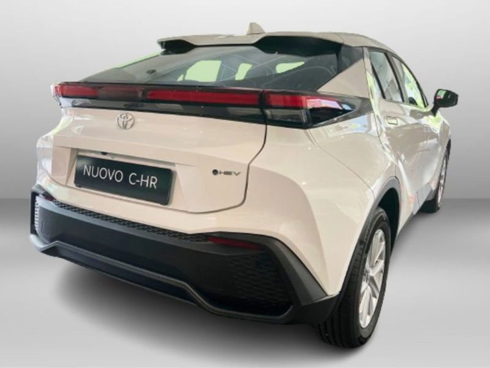 Toyota Toyota C-HR nuova a Lecco (4)