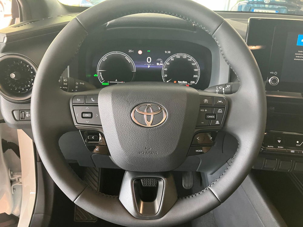 Toyota Toyota C-HR nuova a Lecco (6)