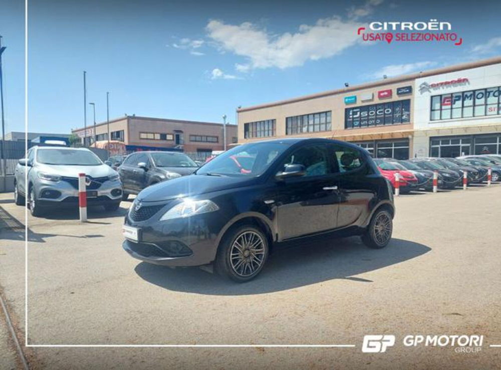 Lancia Ypsilon usata a Caserta (3)