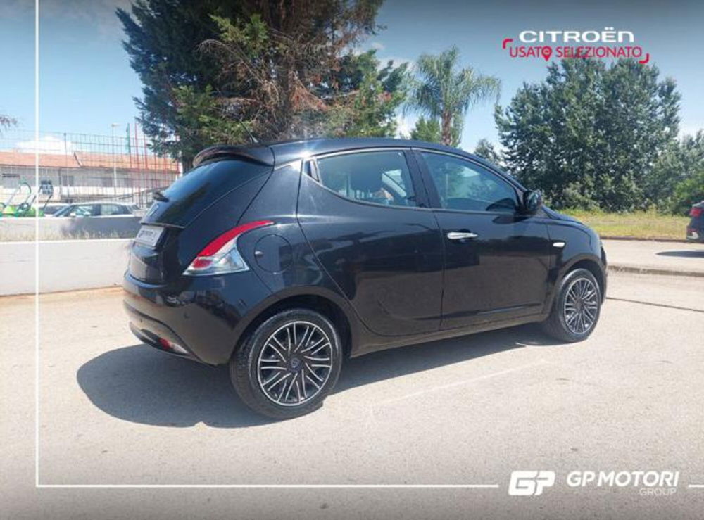 Lancia Ypsilon usata a Caserta (4)