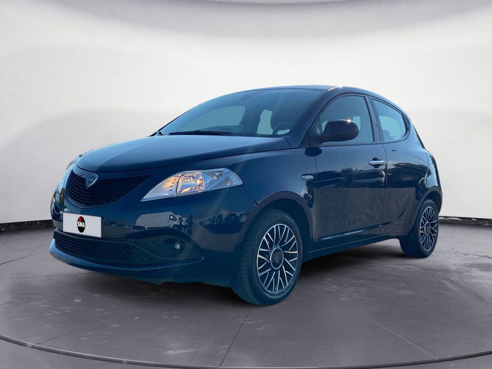 Lancia Ypsilon usata a Pordenone