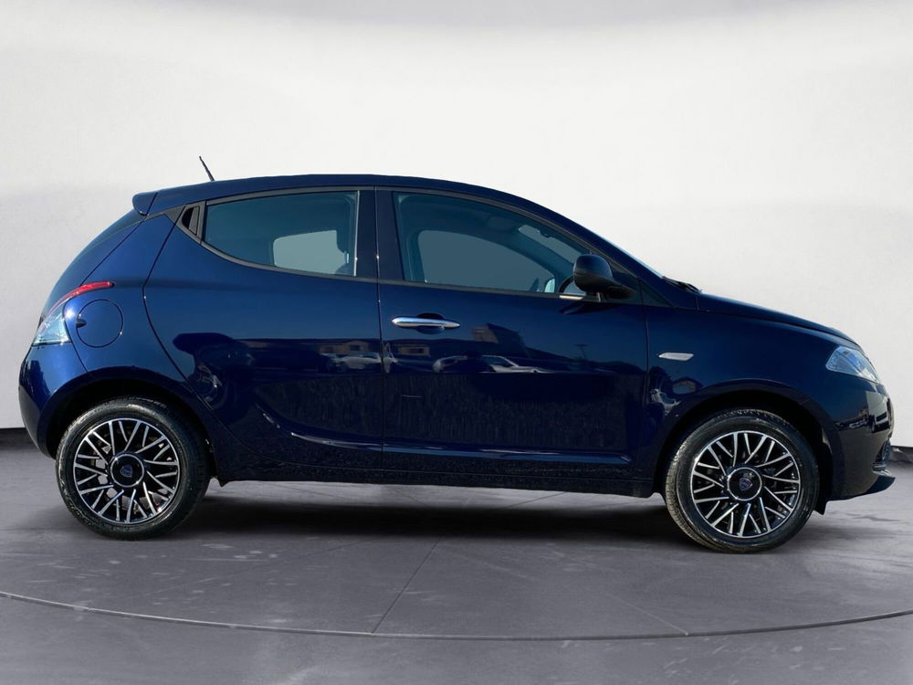 Lancia Ypsilon usata a Pordenone (6)