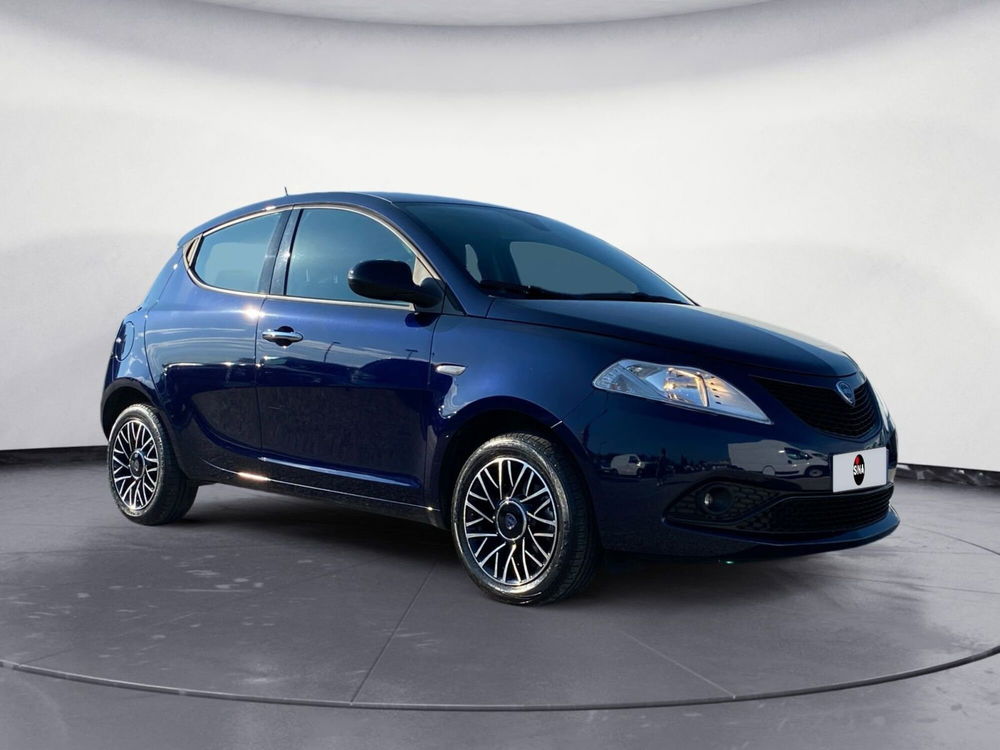 Lancia Ypsilon usata a Pordenone (7)