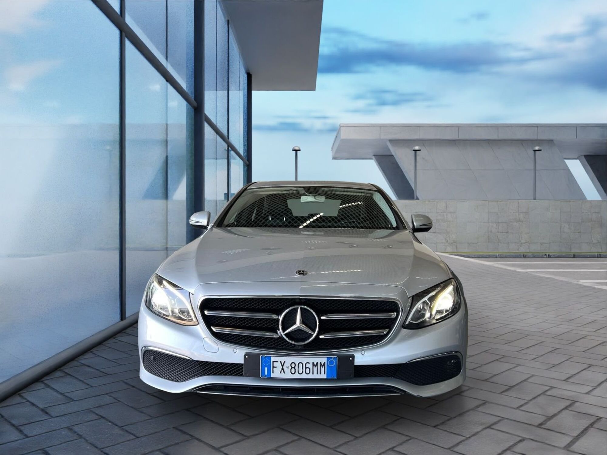 Mercedes-Benz Classe E 220 d 4Matic Auto Business Sport  del 2019 usata a Rende